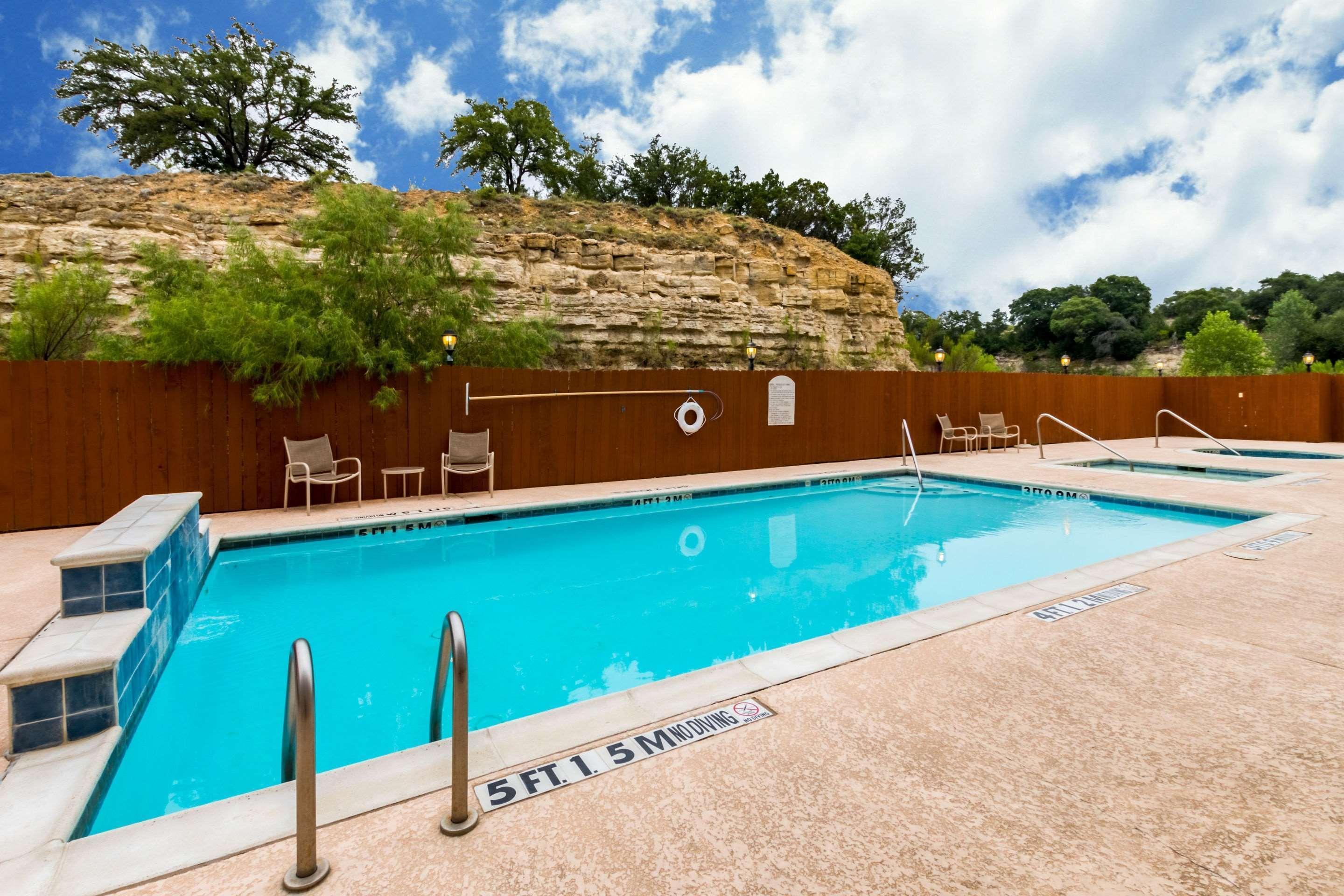 Baymont Inn & Suites By Wyndham Glen Rose Extérieur photo
