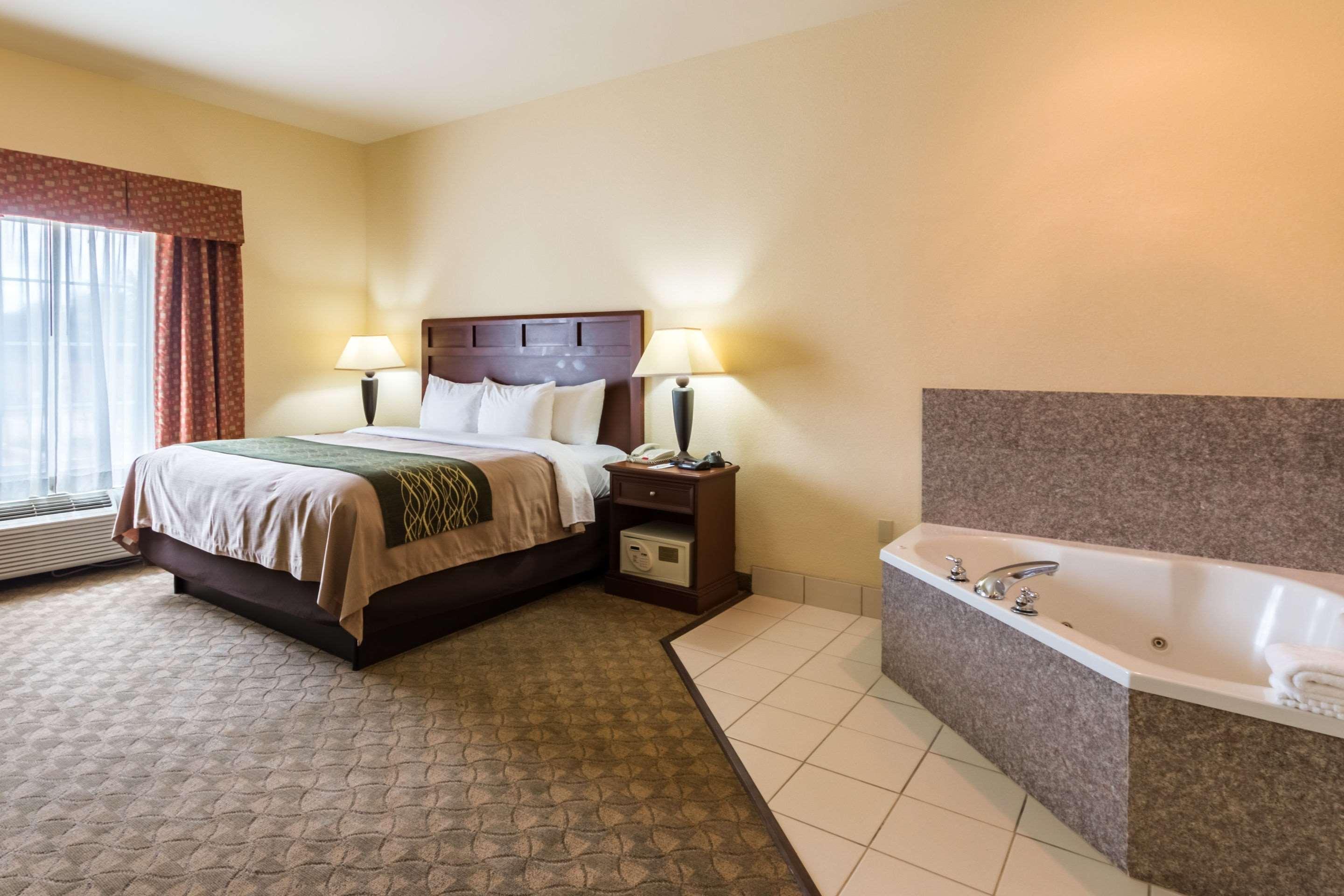 Baymont Inn & Suites By Wyndham Glen Rose Extérieur photo