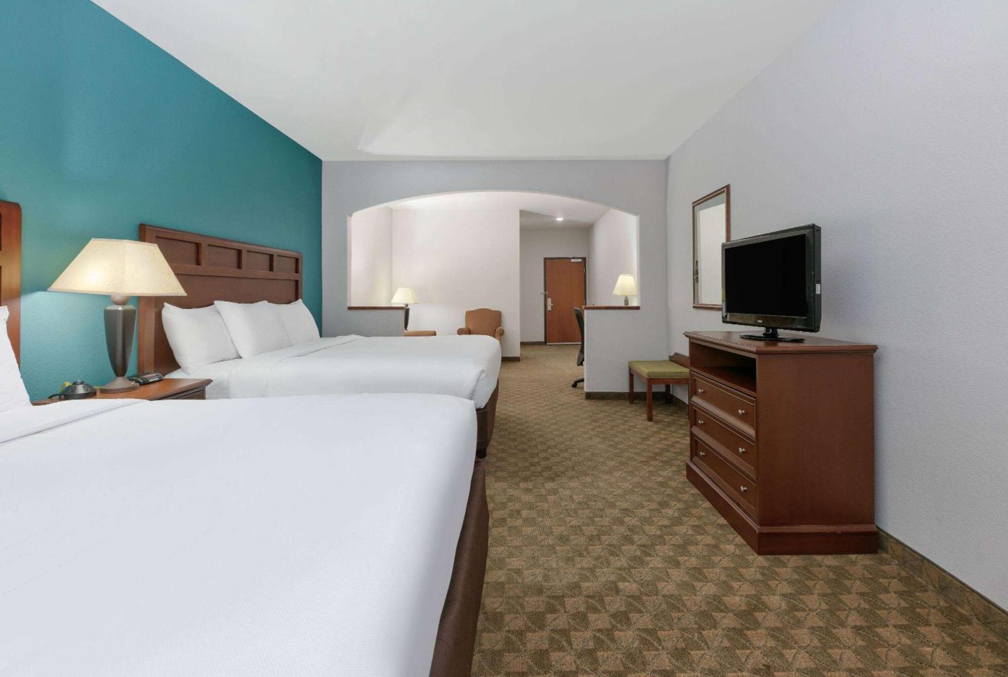 Baymont Inn & Suites By Wyndham Glen Rose Extérieur photo